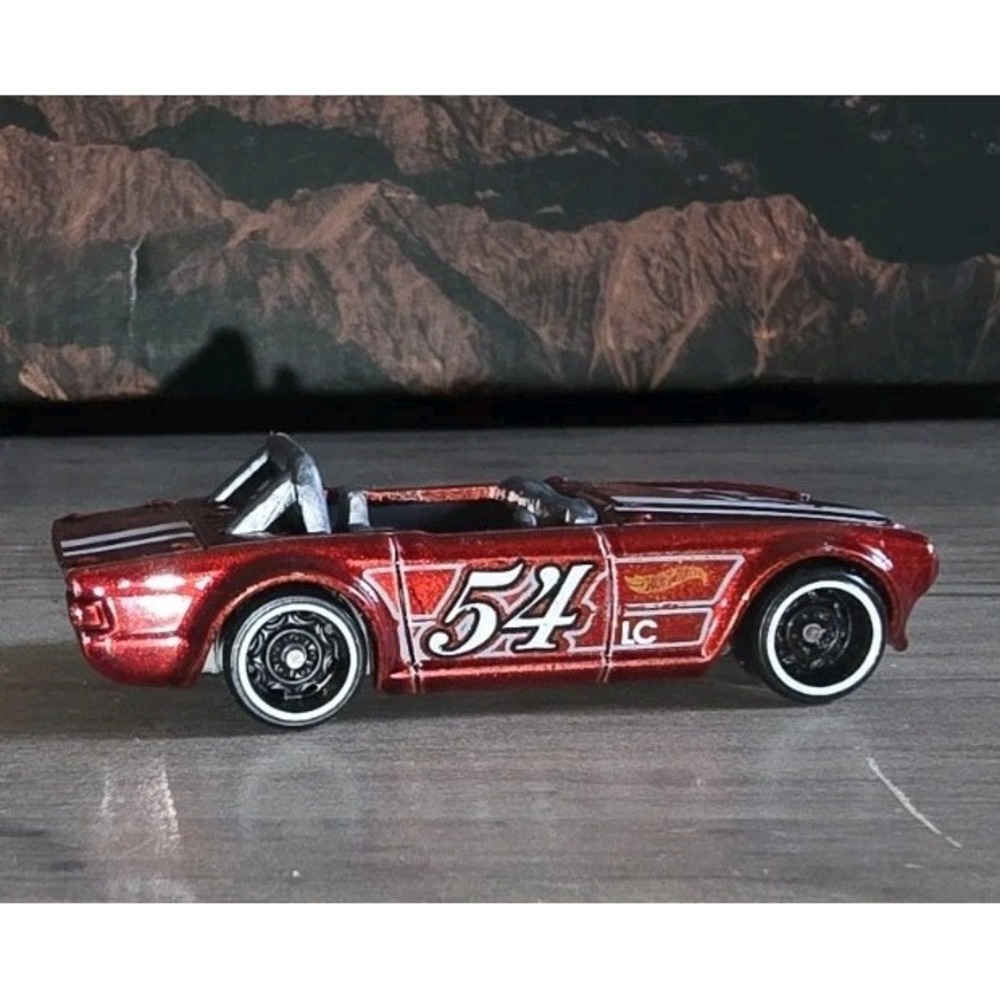 TRIUMPH TR6 Red HOT WHEELS HW Racing Sports Toy Car #54 Diecast